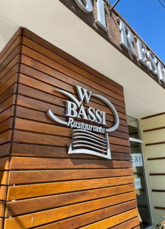 W Bassi Restaurante